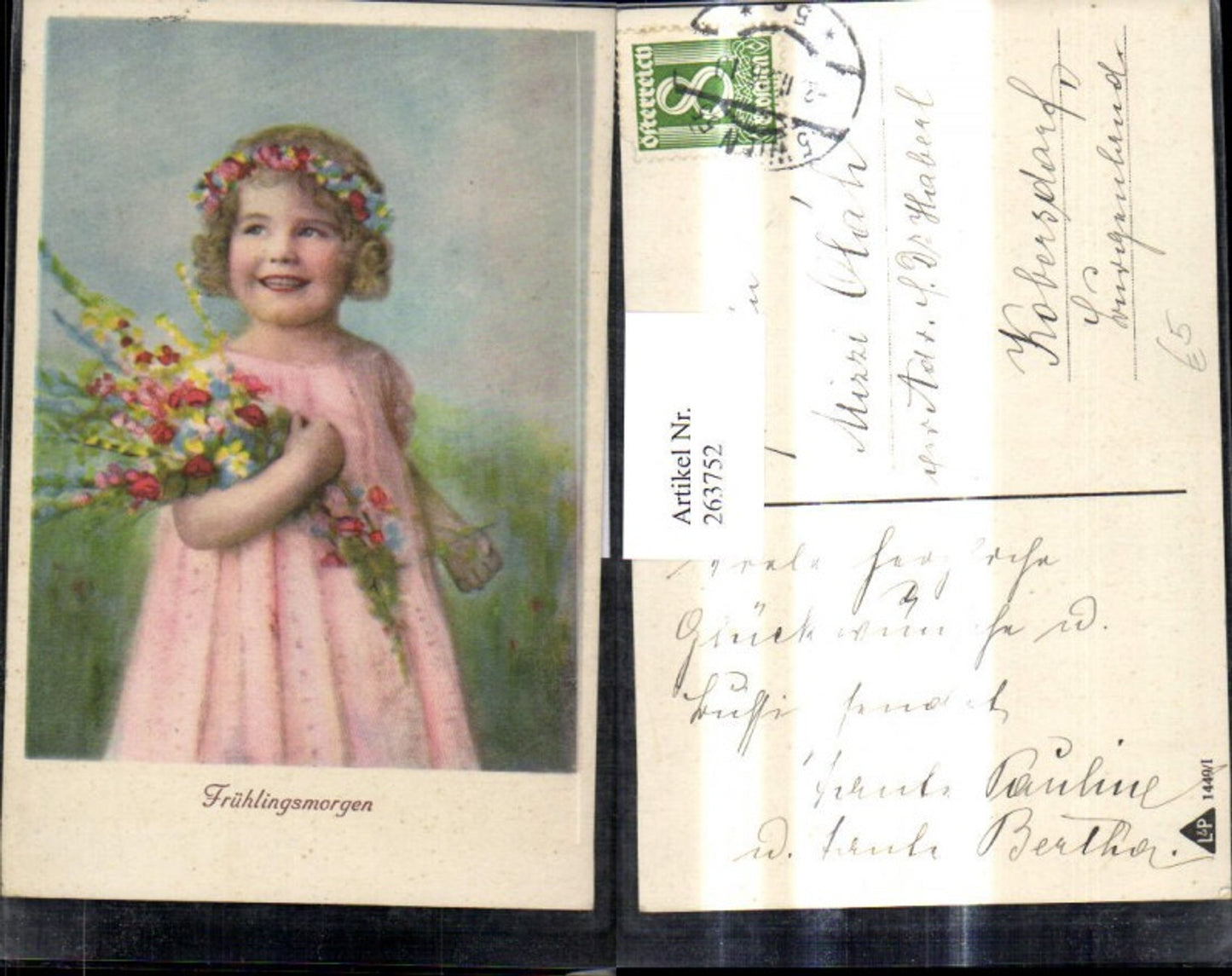 263752,Künstler Ak Kinder Lachendes Mädchen i. Kleid Blumenstrauß Blumenkranz i. Haar Blumen Frühlingsmorgen