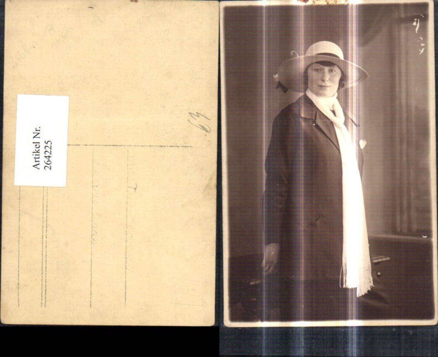 264225,Foto Ak Frau m. Hut Schal Halstuch