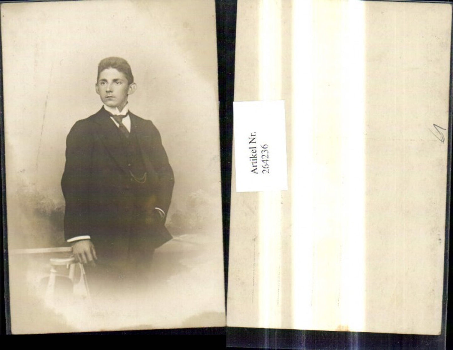 264236, Photo Ak Man in suit
