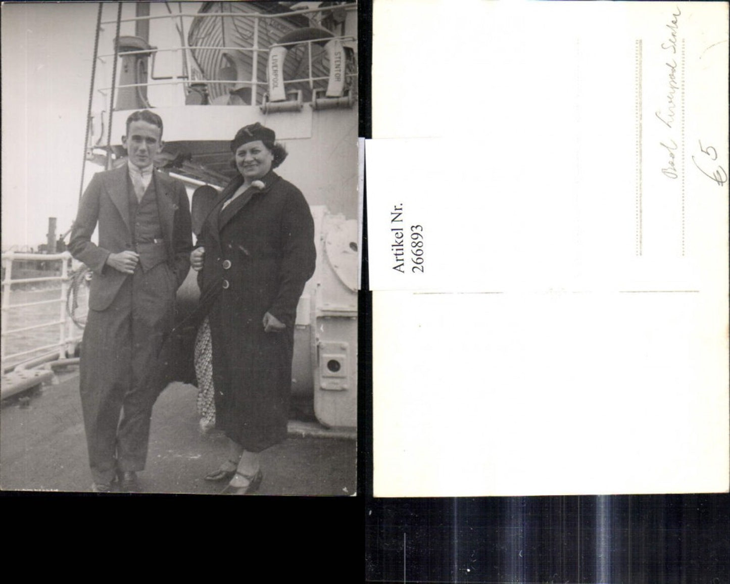 266893,Foto Ak Frau m. Mann a. Boot Schiff Liverpool Stentor