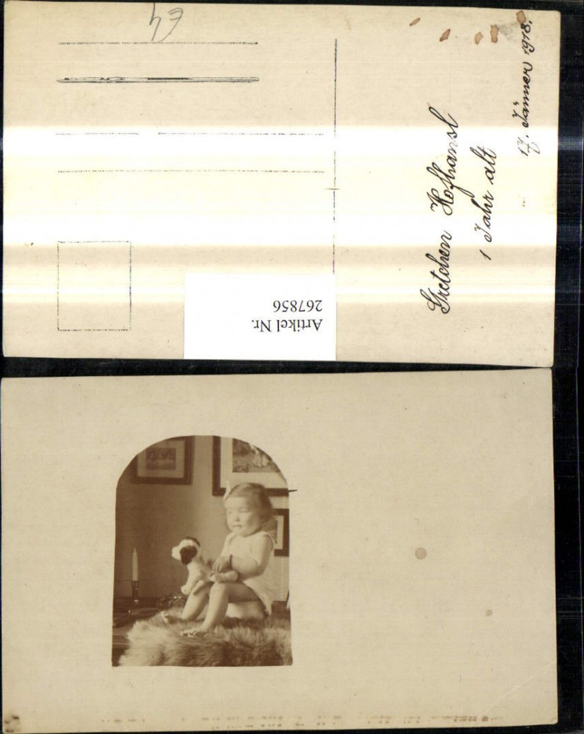 267856,Foto Ak Kind Mädchen m. Spielzeug Plüschhund a. Fell sitzend Passepartout