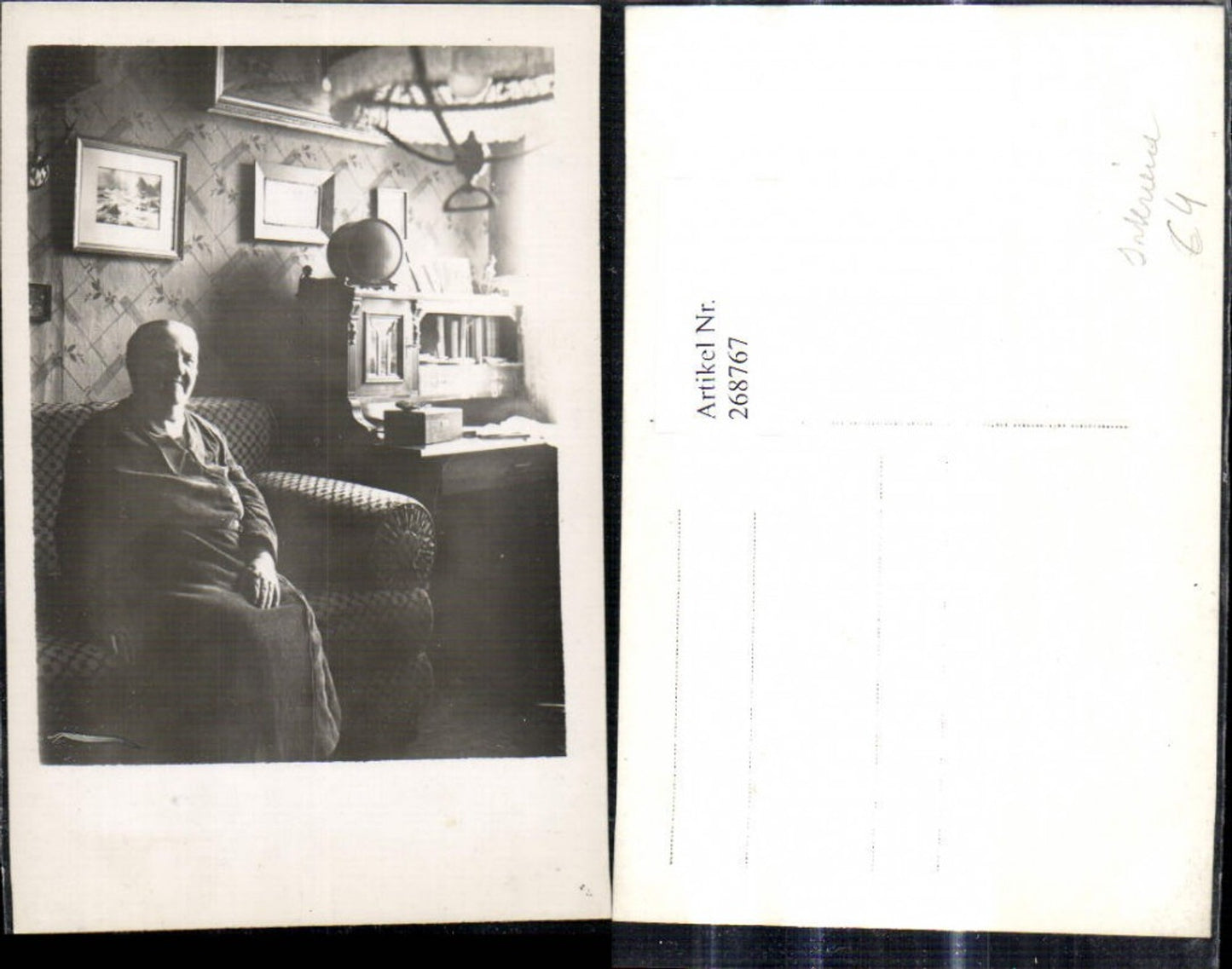 268767,Foto Ak Alte Frau a. Sofa Interieur Einrichtung