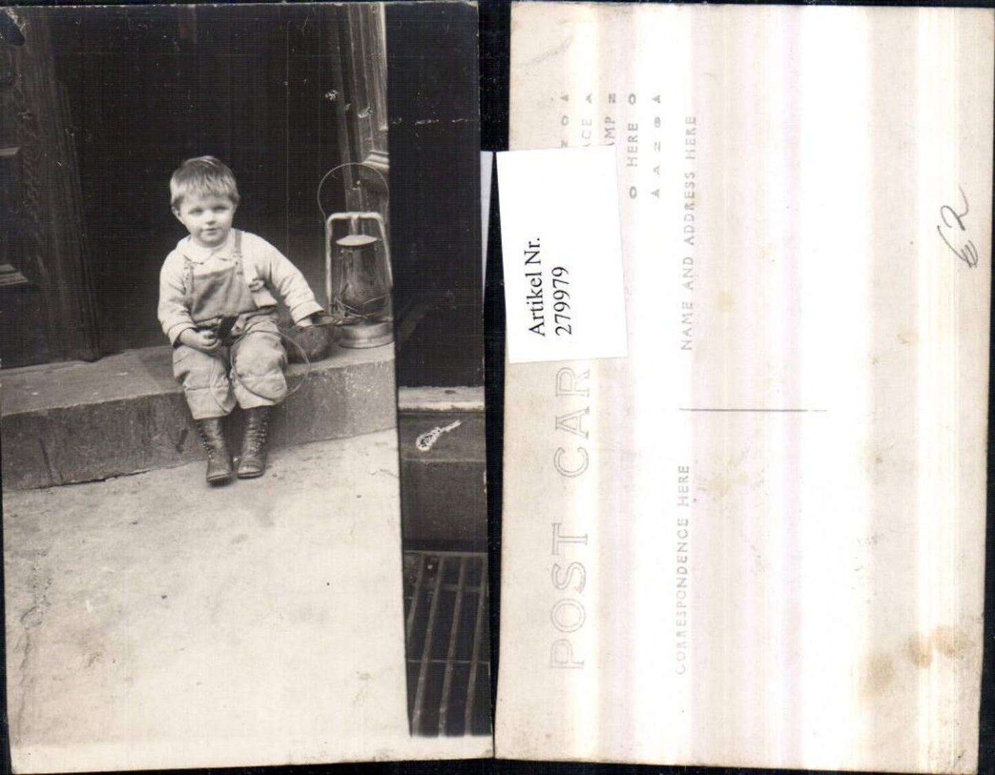 279979,Foto Junge m. Latzhose Stiefel Eimer Laterne