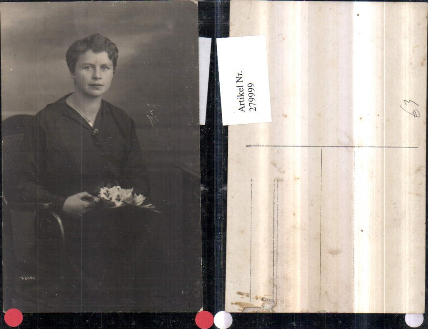 279999,Foto AK Frau m. Kleid Kette Blumen Stuhl Sessel Portrait