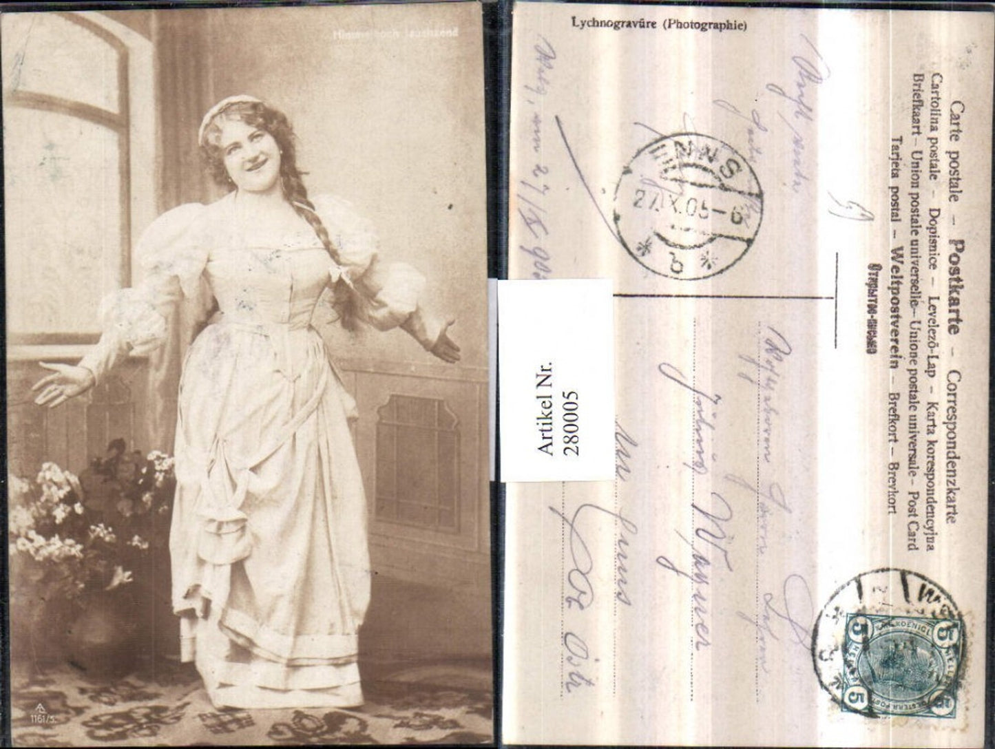 280005,Foto AK Himmelhoch jauchzend Frau m. Kleid Zopf Blumen Fenster