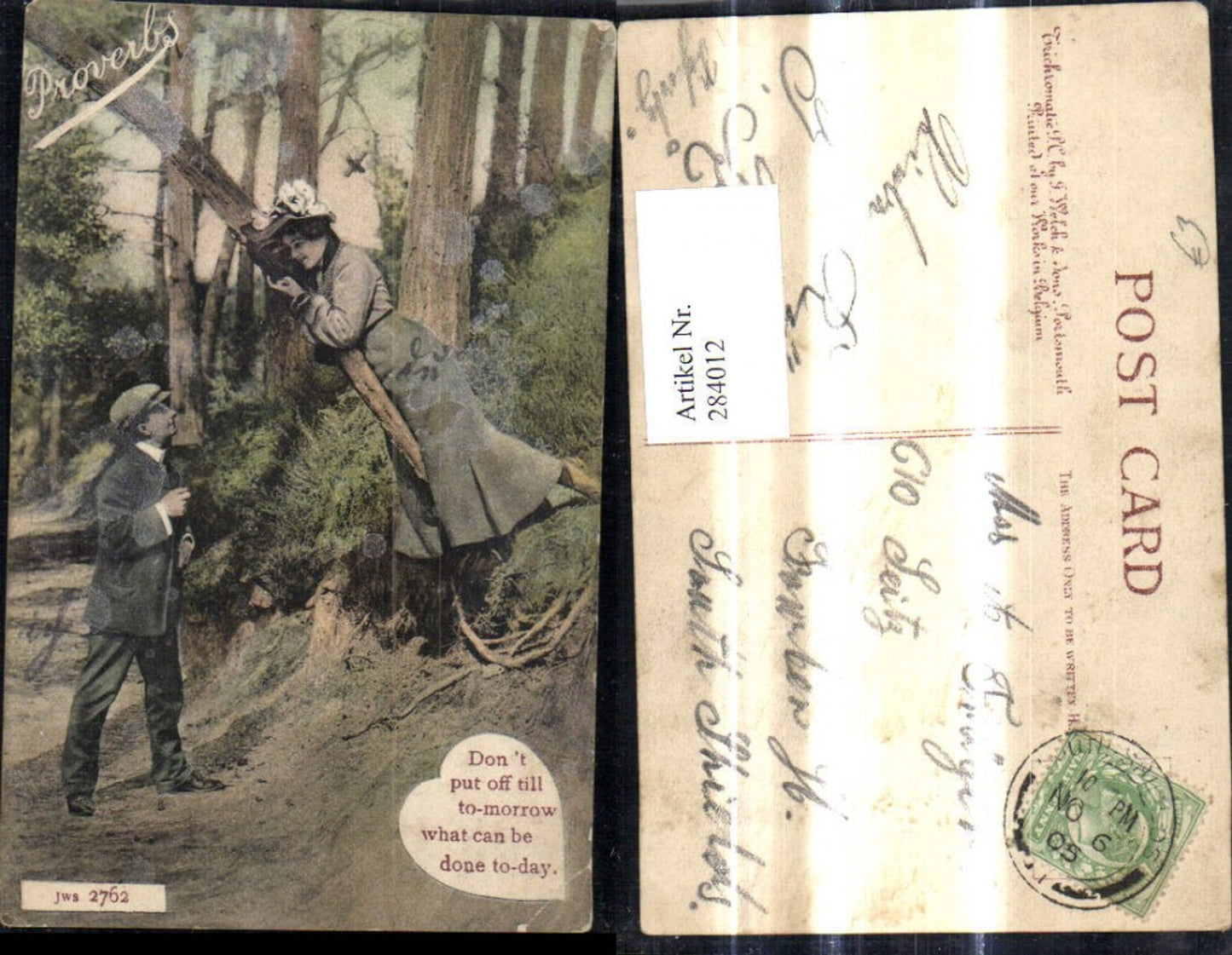 284012,Liebe Paar i. Wald Frau a. Baumstamm liegend Mann Spruch Herz