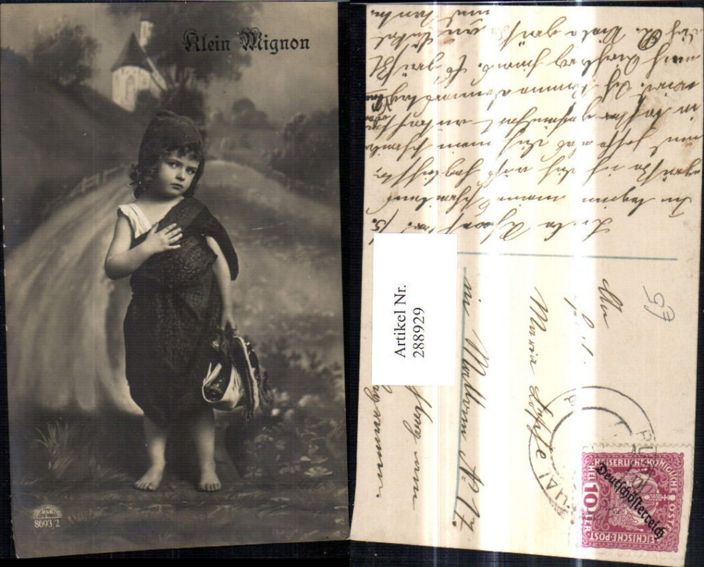 288929,Klein Mignon Kind v. Leinwand stehend