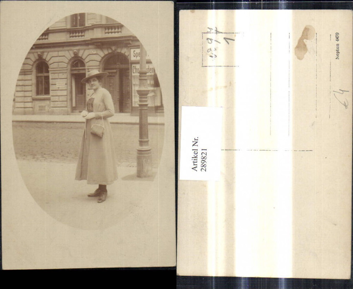 289821,Foto Ak Frau Hut Handtasche Passepartout