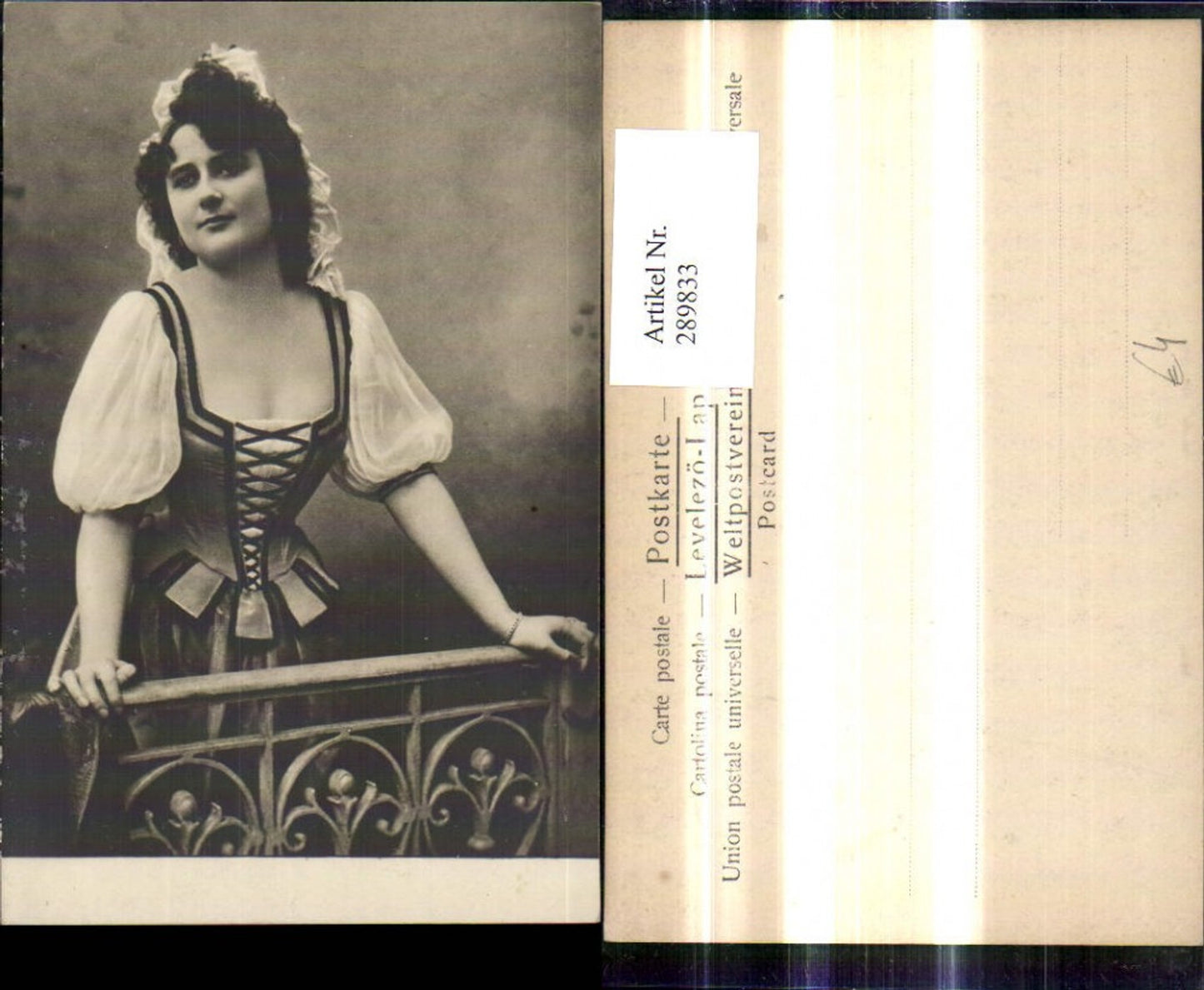 289833,Foto Ak Frau i. Kleid Miederkleid Tracht Schleier i. Hand