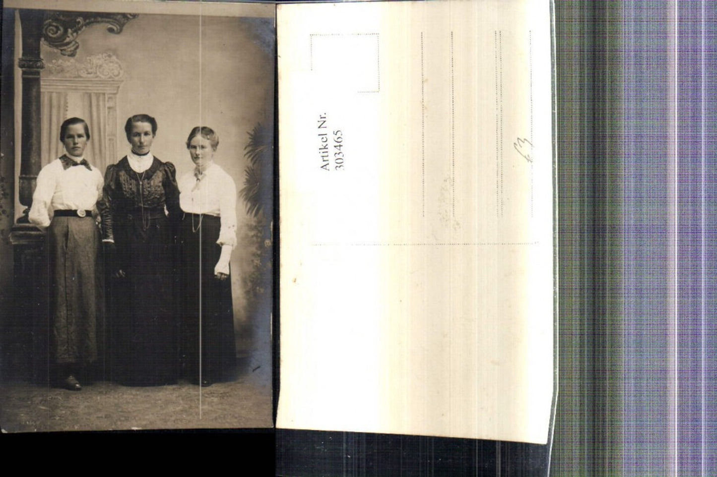 303465,Foto Ak Frauen Portrait stehend Halsketten Bluse u. Rock