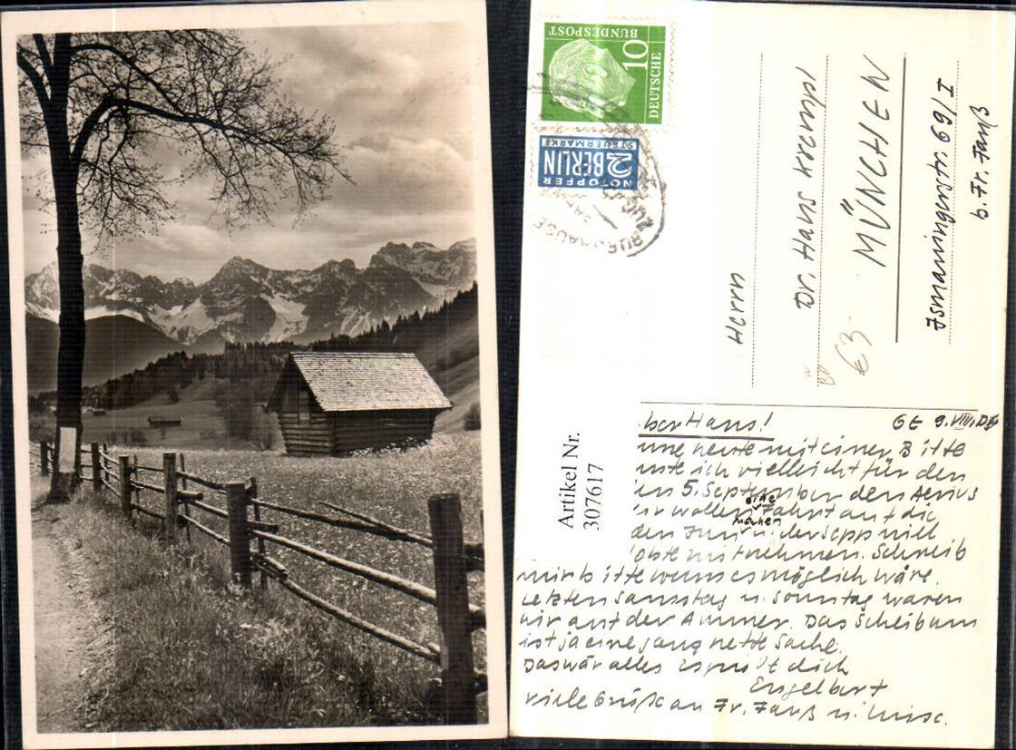 307617,Fotokunst Burghausen Holzhütte Zaun Bergkulisse Bahnpost