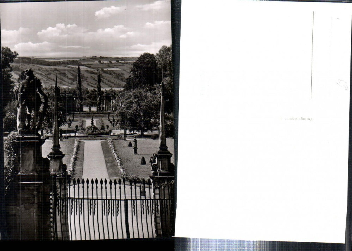 308278,Schloss Weikersheim Blick v. Rittersaal in d. Park