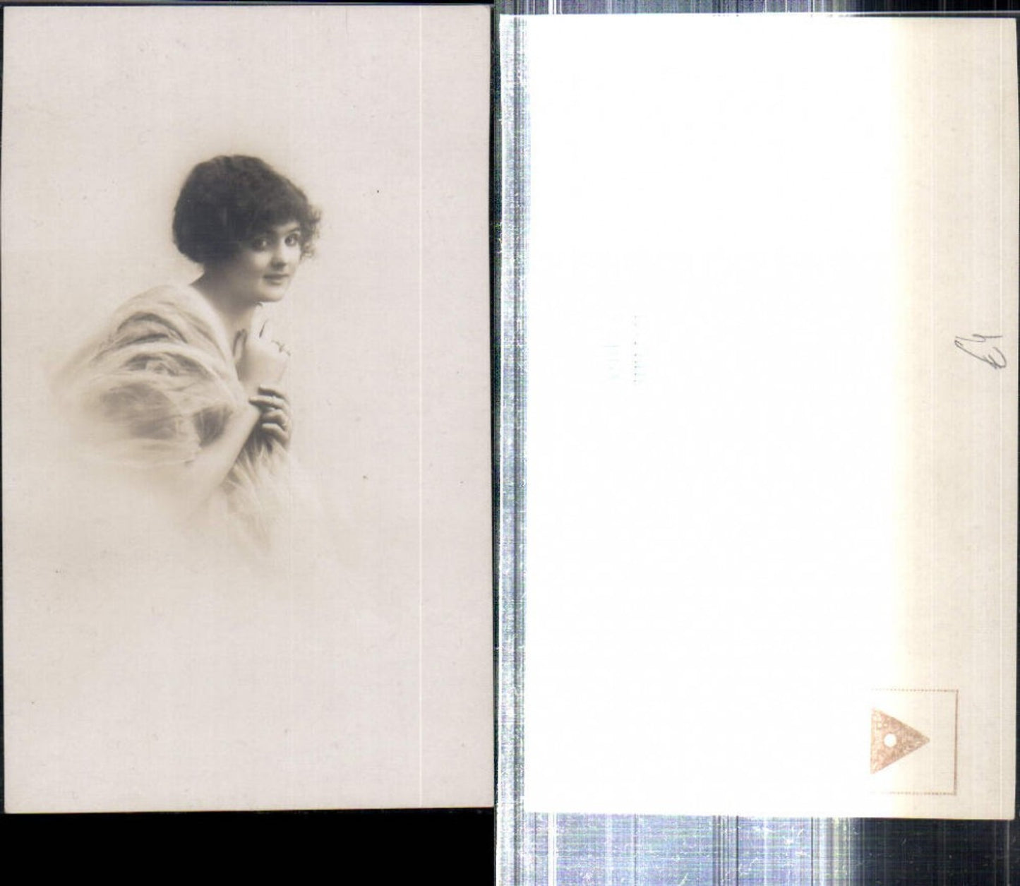 309259,Foto AK Frau m. Stola Tuch Ring Portrait