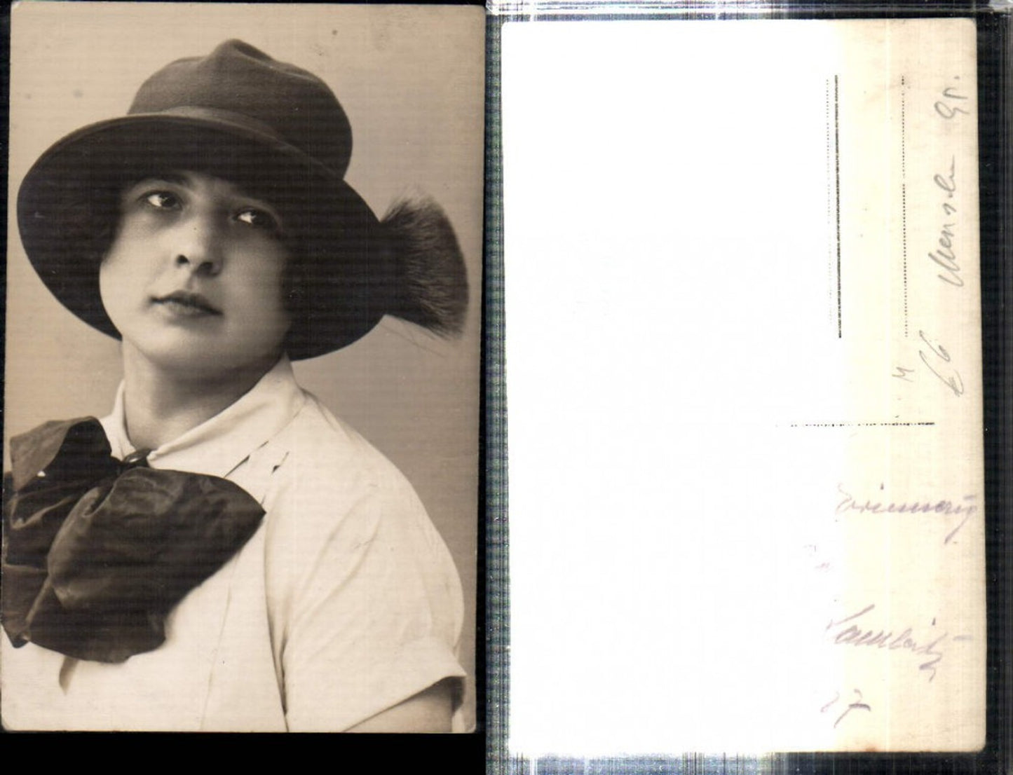 309320,Frau m. Hut mit Gamsbart Hutmode Schleife Portrait