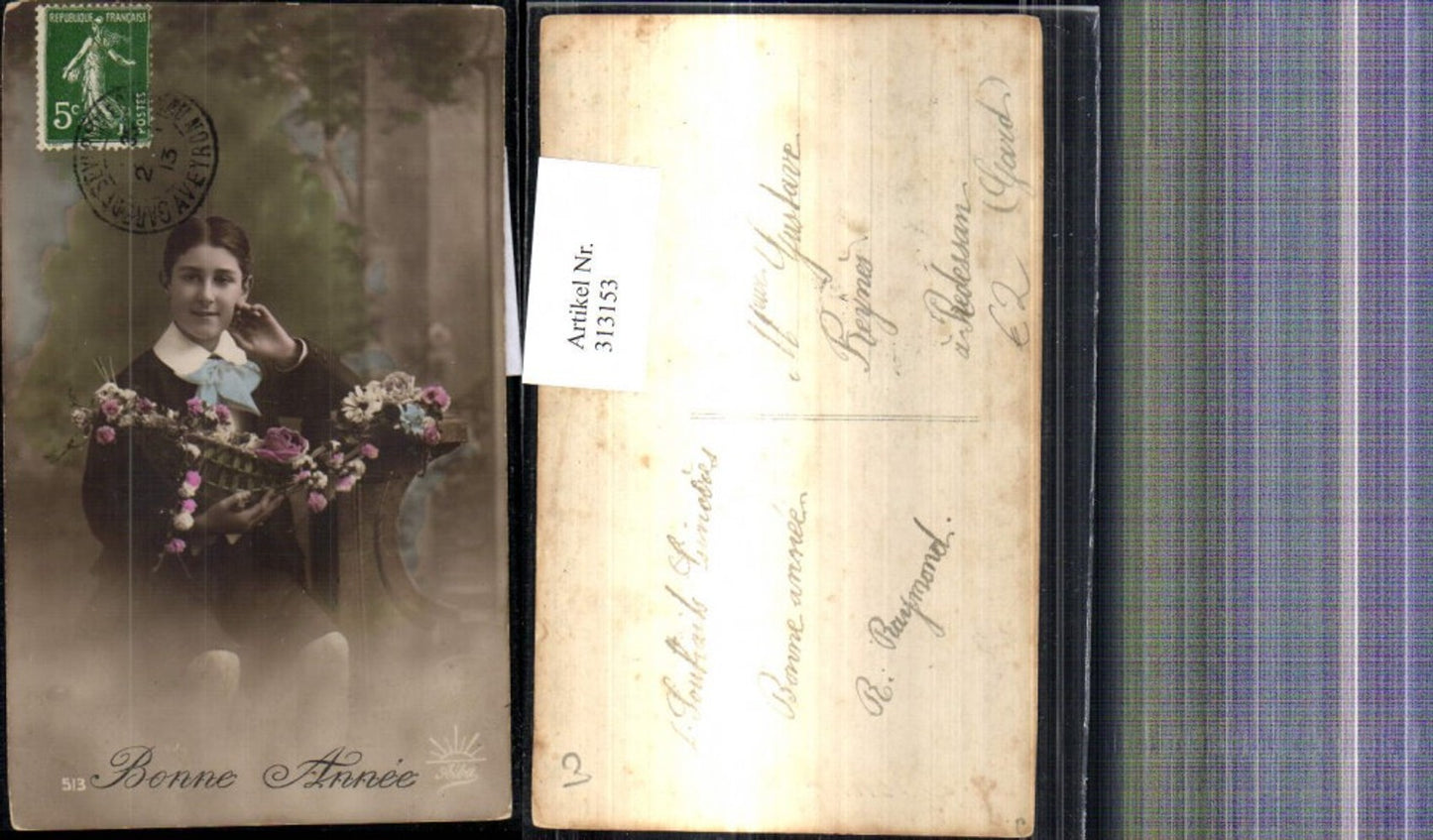313153,Kind Bub Junge i. Anzug Korb m. Blumen Rosen Bonne Annee