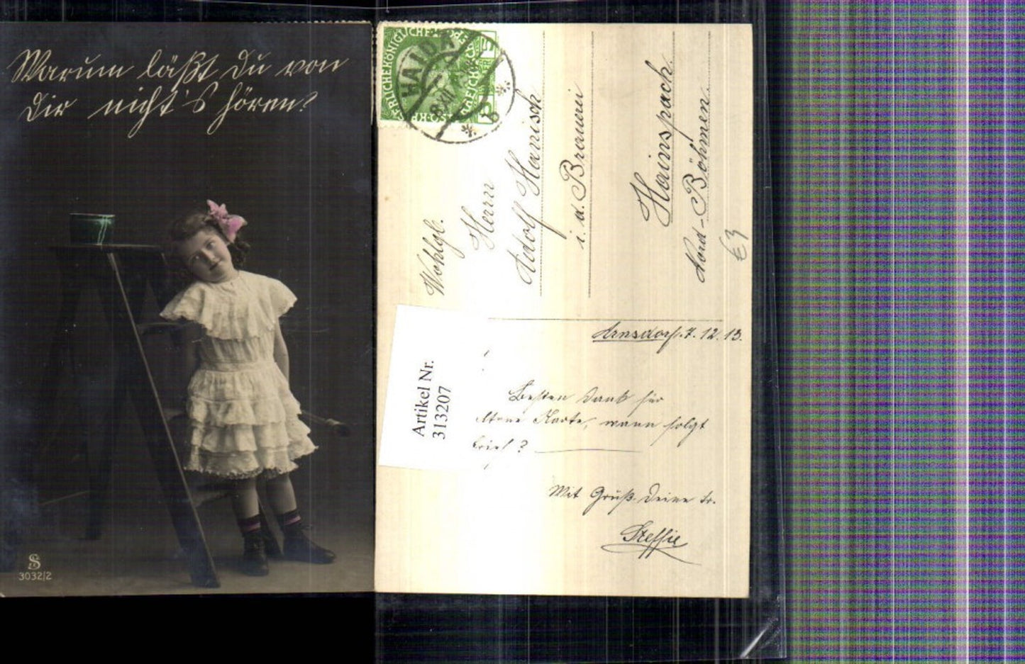 313207,Foto Ak Kind Mädchen i. Rüschenkleid Kleid Haarschleife b. Leiter stehend