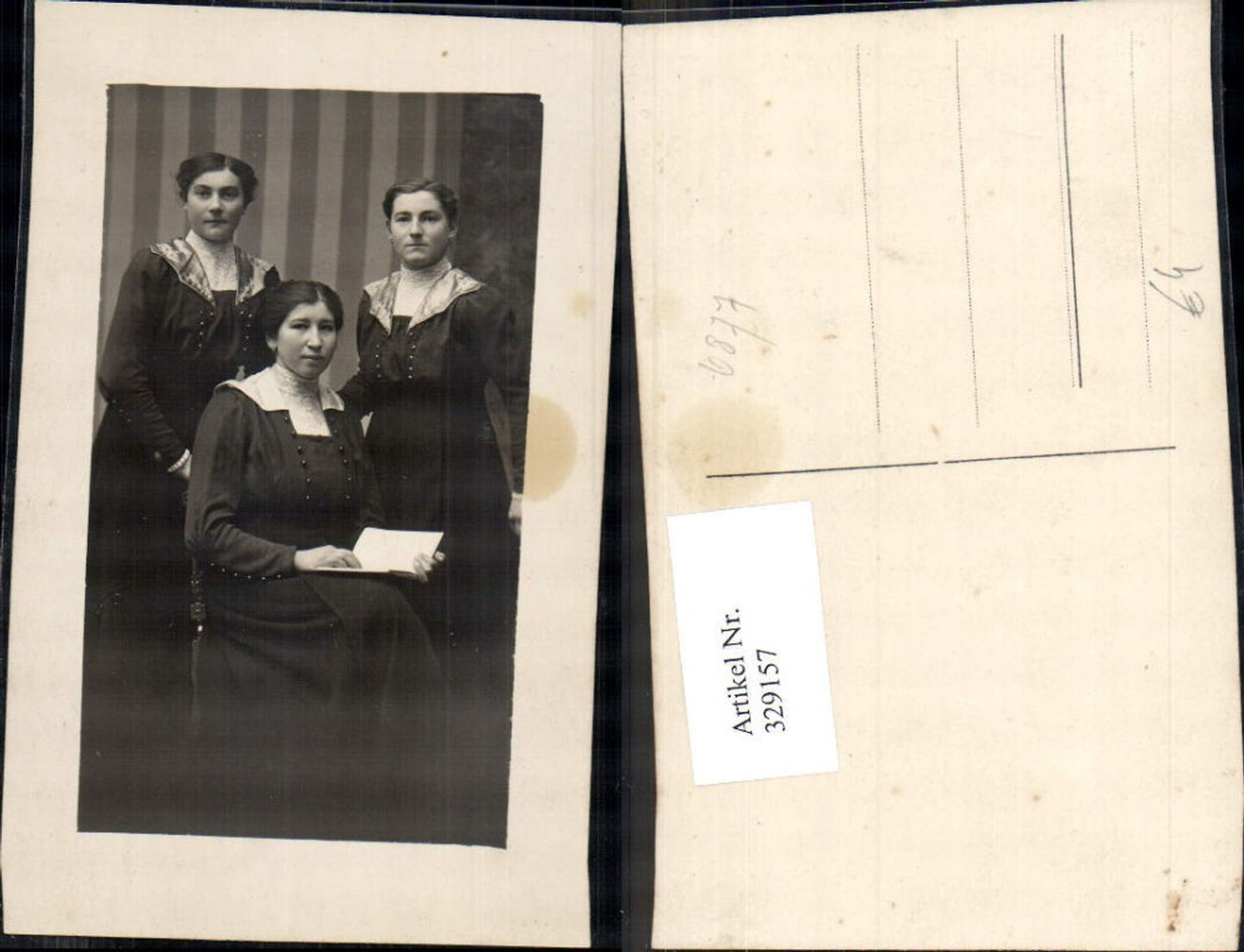 329157,Foto Ak Frauen Buch Lesen