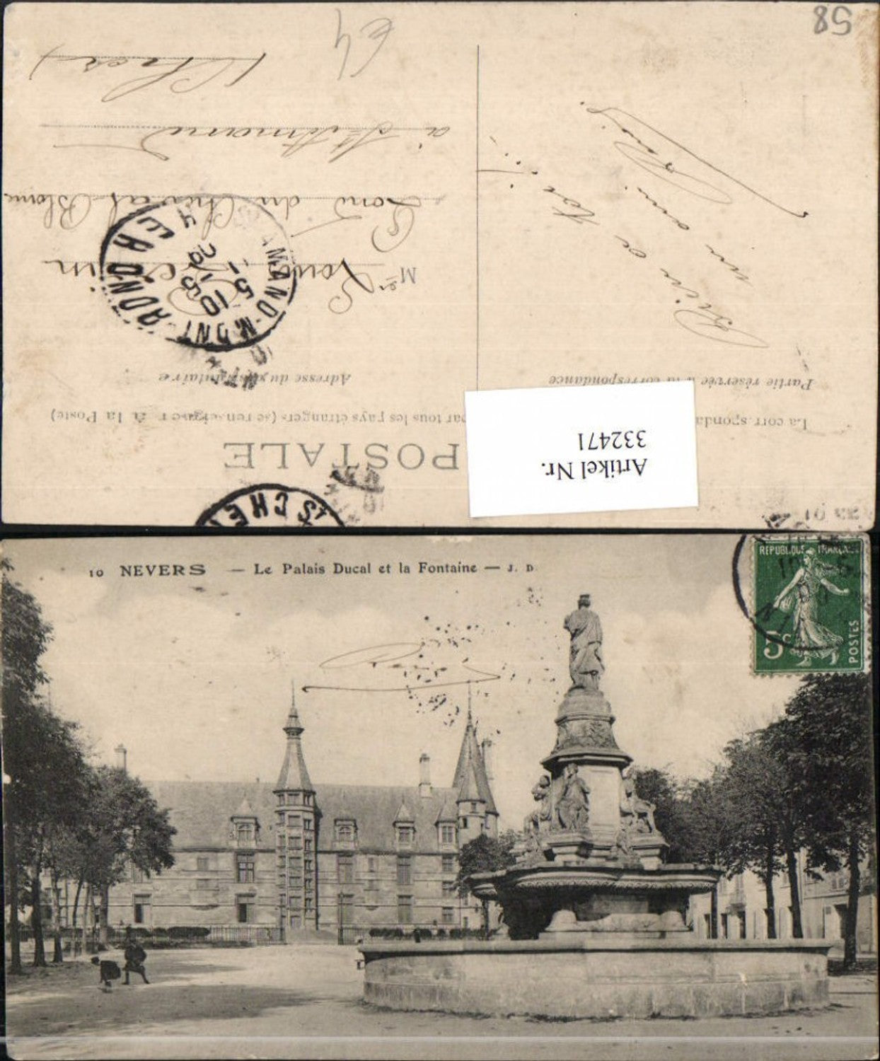 332471,Burgund Nievre Nevers Le Palais Ducal et la Fontaine Brunnen