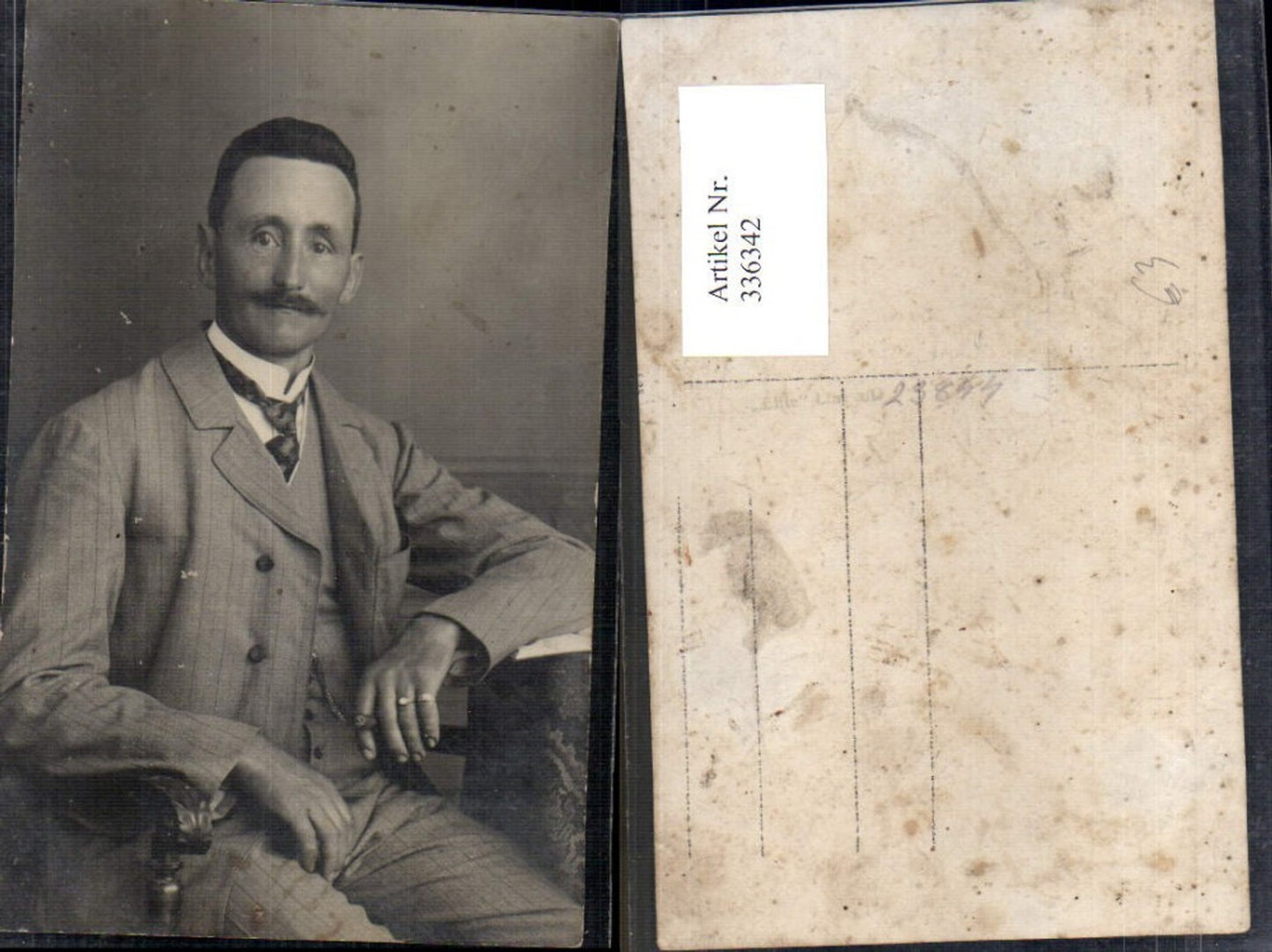 336342,Foto Ak Mann Anzug sitzend Rauchen Zigarre