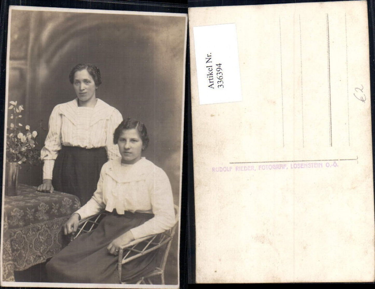 336394,Foto Ak Frauen m. Rock u. Bluse Tisch Blumenvase pub Rudolf Riederer Losenstein