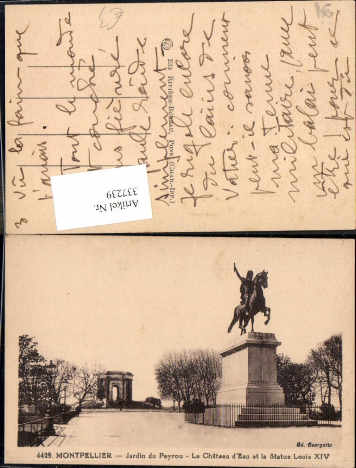 337239,Languedoc-Roussillon Herault Montpellier Jardin de Peyrou Le Chateau d Eau et la Statue Louis XIV Reiterdenkmal