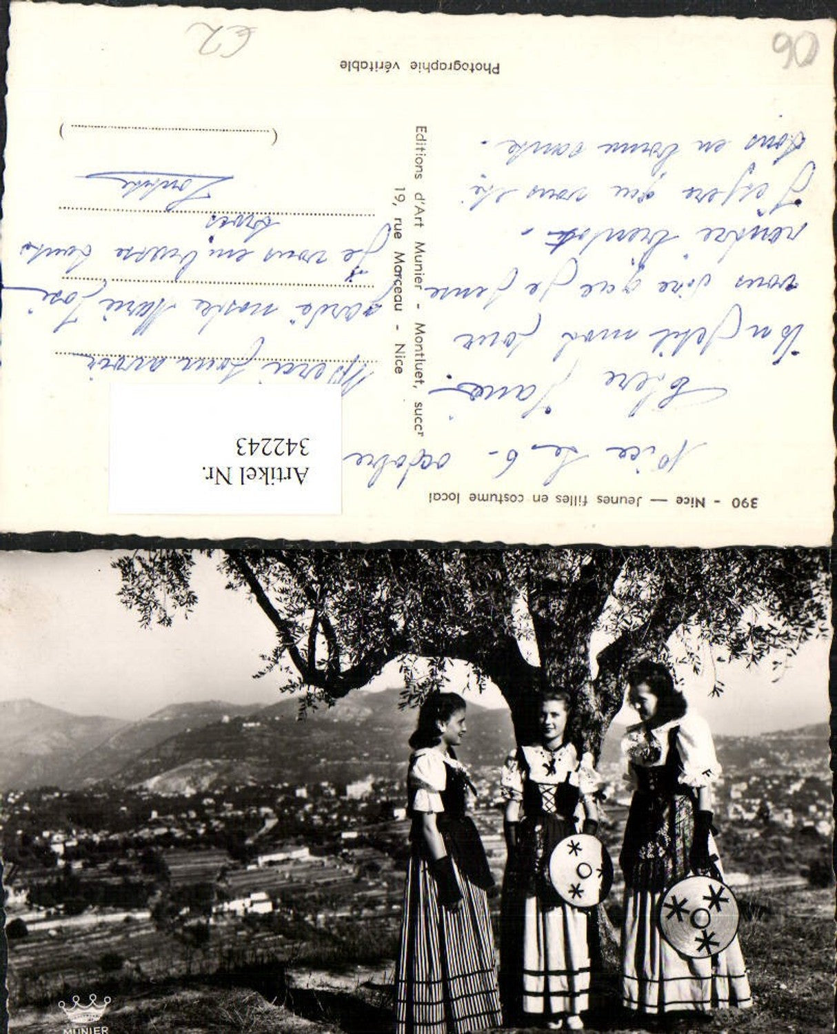 342243,Provence-Alpes-Cote-Azur Alpes-Maritimes Nice Nizza Jeunes filles en costume local Tracht