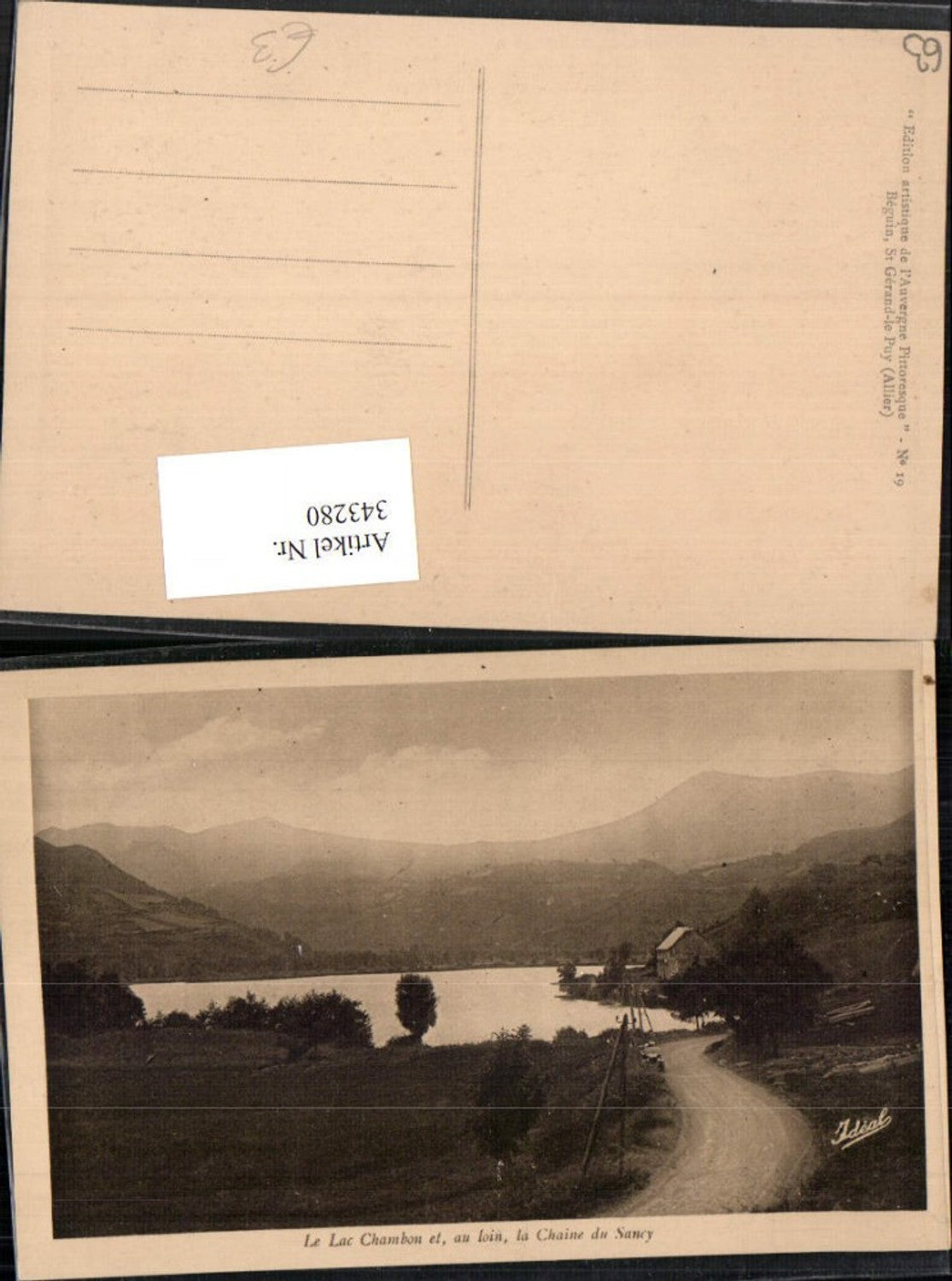 343280,Auvergne Puy-de-Dome Le Lac Chambon and au loin la Chaine du Sancy lake mountain backdrop