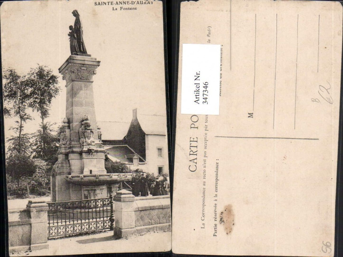 347346,Bretagne Morbihan Sainte-Anne-d'Aurat La Fontaine Brunnen Statue