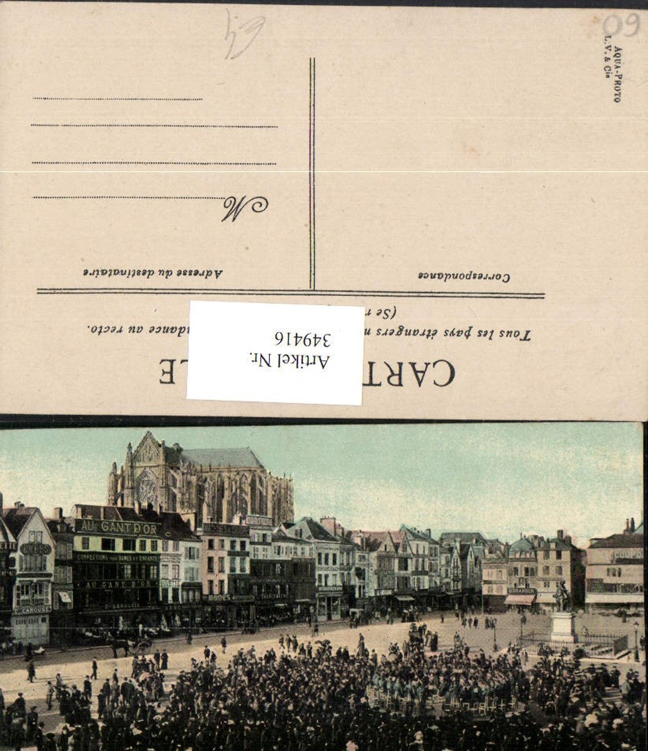 349416,Picardie Oise Beauvais La musique militaire place de l'Hotel de Ville Militärmusikkapelle