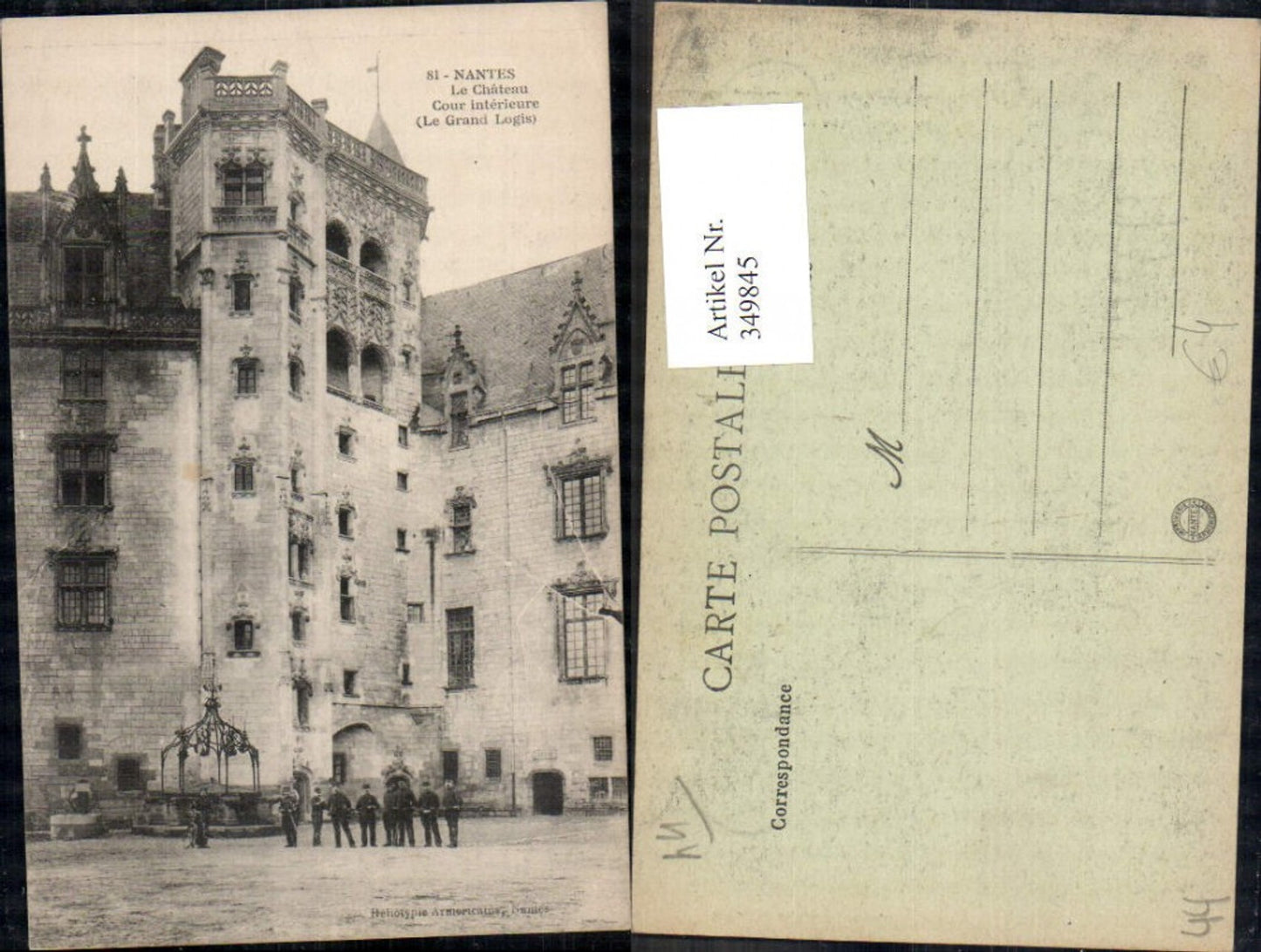 349845,Pays de la Loire Loire-Atlantique Nantes Le Chateau Cour interieure
