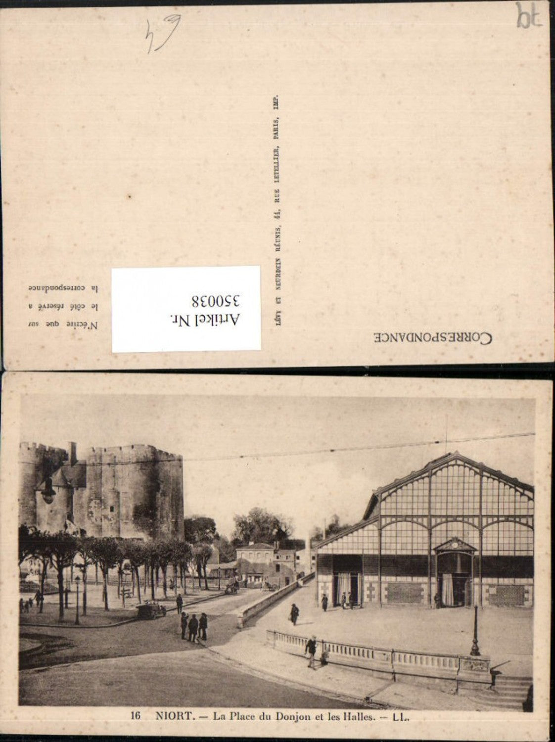 350038,Poitou-Charentes Deux-Sevres Niort La Place du Donjon et les Halles