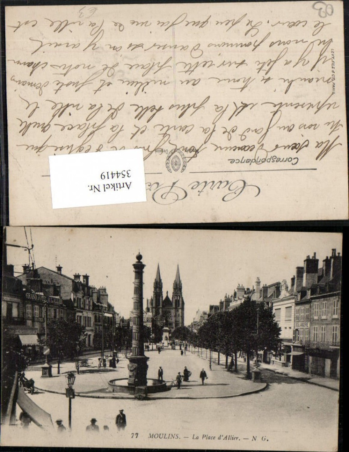 354419,Auvergne Allier Moulins La Place d'Allier Platz Säule Kirche