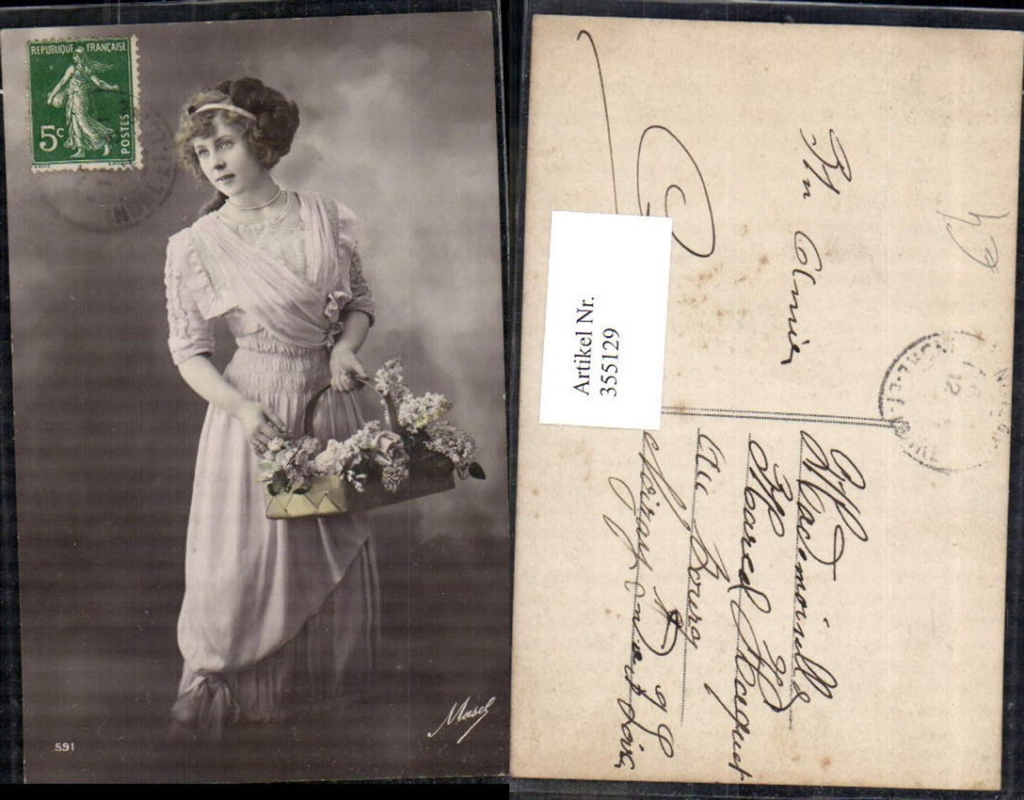 355129,Foto Ak Frau Kleid Haarband Korb m. Blumen