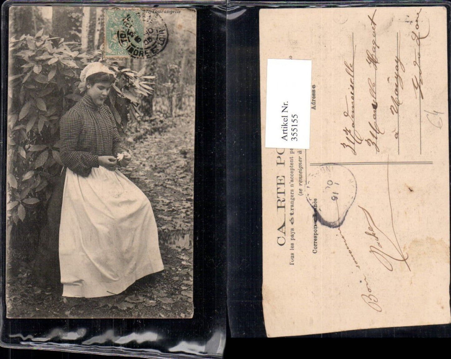 355155,Frau Kopftuch Schürze Tracht v. Strauch stehend