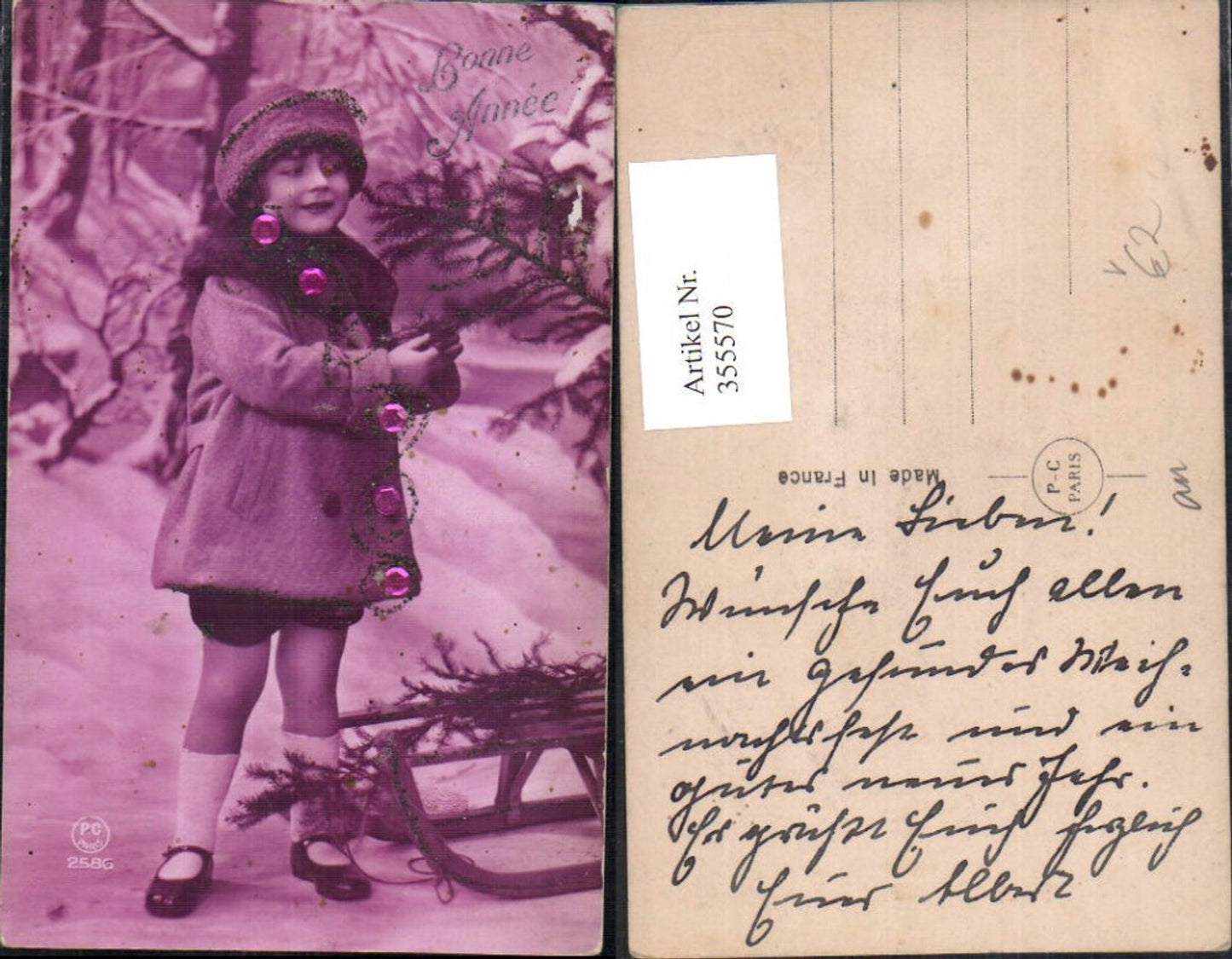 355570,Kind Mädchen i. Mantel Hut Schlitten Applikation Glitzer Pailletten pub P. C. Paris 2586
