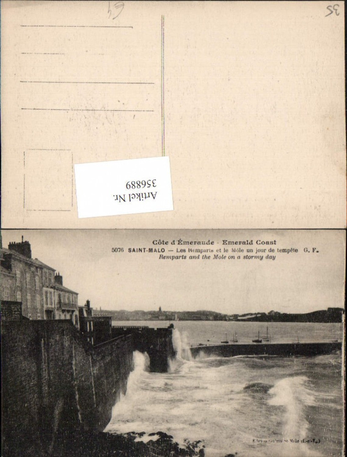 356889,Bretagne Ille-et-Vilaine Saint-Malo Remparts et Mole un jour de tempete Brandung