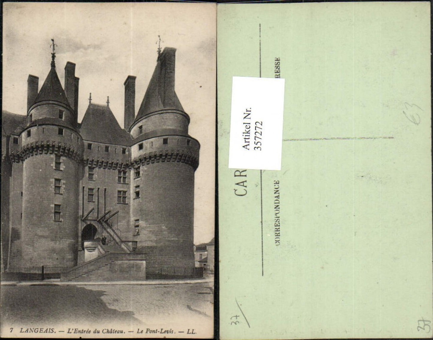 357272,Centre Indre-et-Loire Langeais L'Entree du Chateau Pont-Levis Schloss Türme