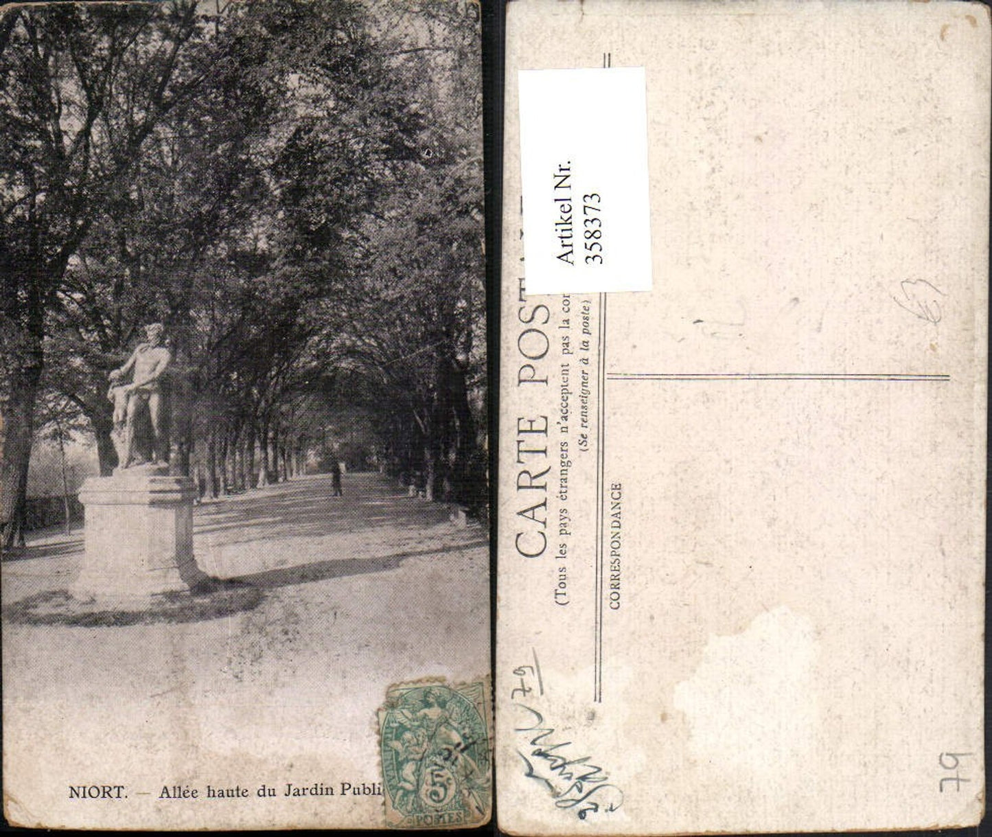 358373,Poitou-Charentes Deux-Sevres Niort Allee haute du Jardin Public Statue