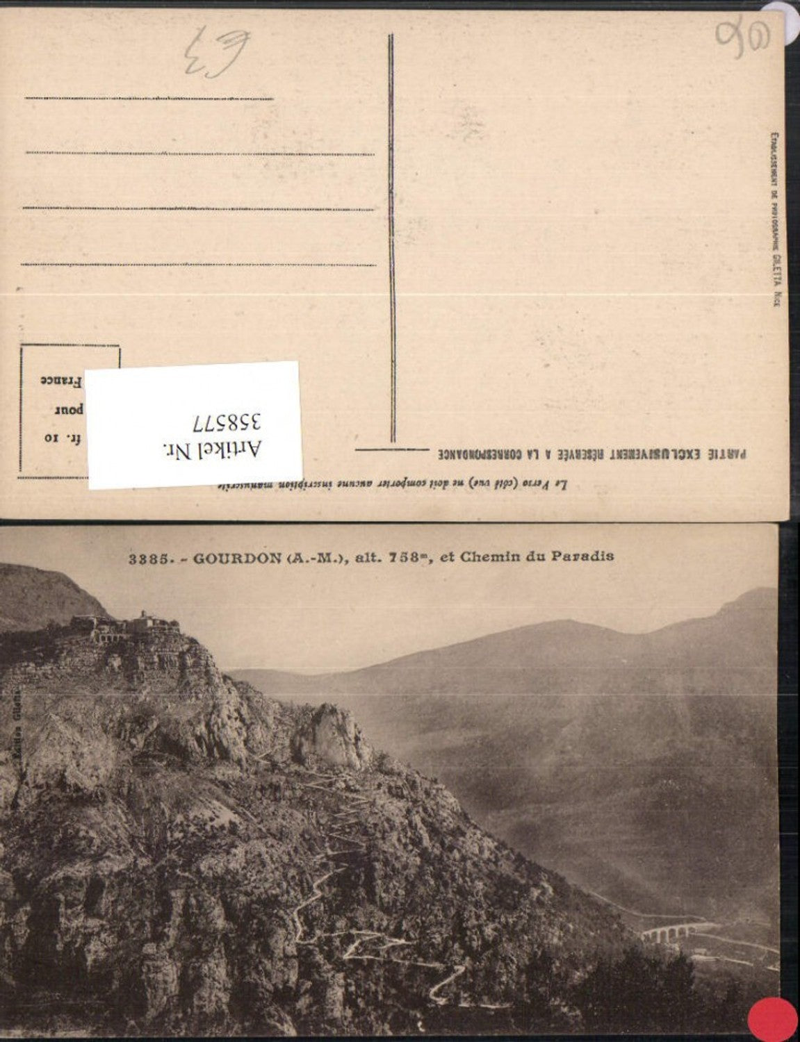 358577,Provence-Alpes-Cote-Azur Alpes-Maritimes Gourdon et Chemin du Paradis Bergkulisse