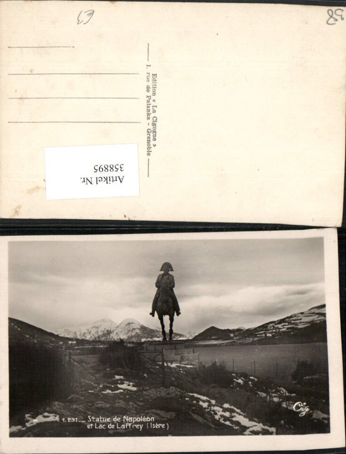 358895,Rhone-Alpes Isere Statue de Napoleon et Lac de Laffrey Denkmal Bergkulisse