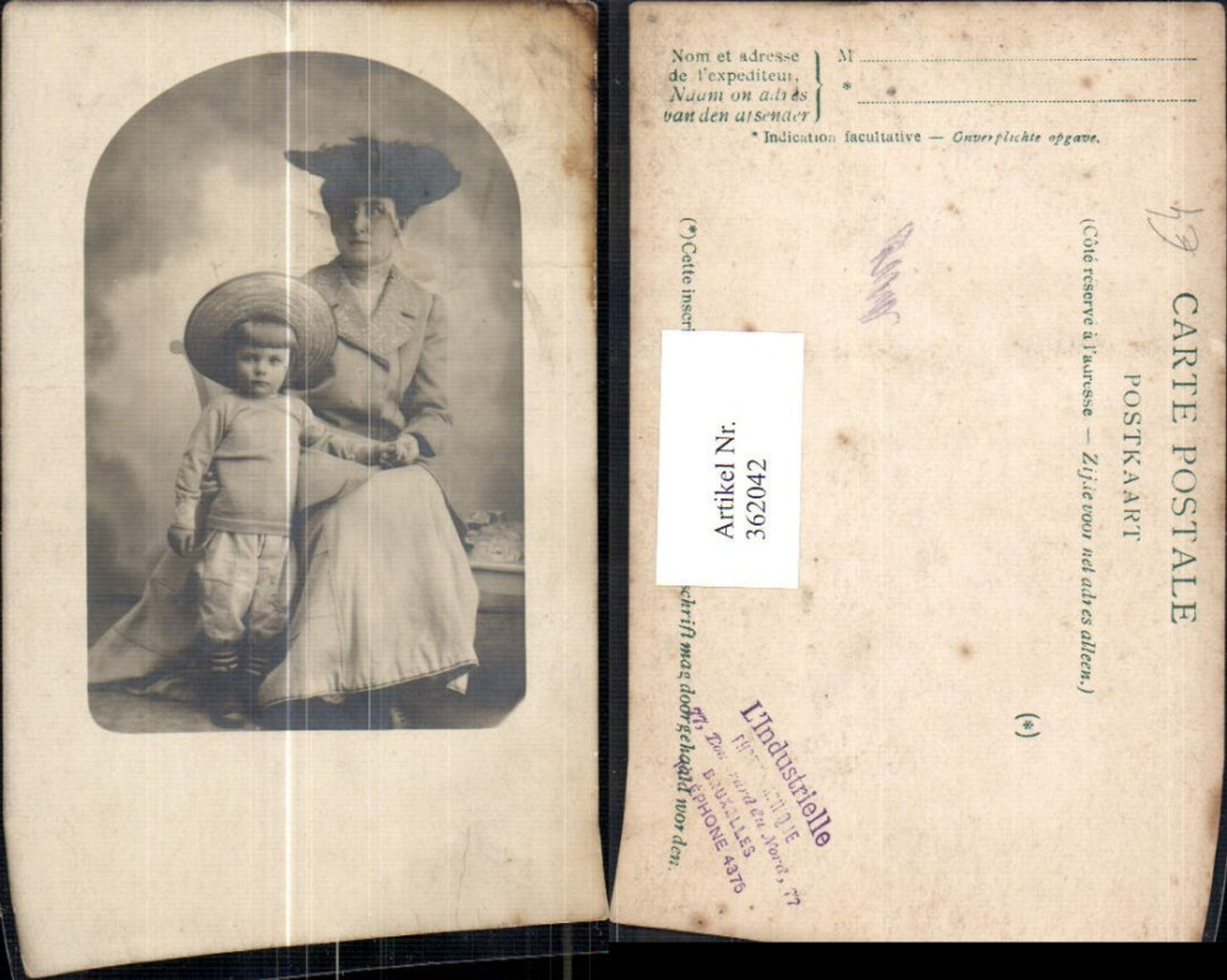 362042,Frau als Mutter Kind Hut Passepartout
