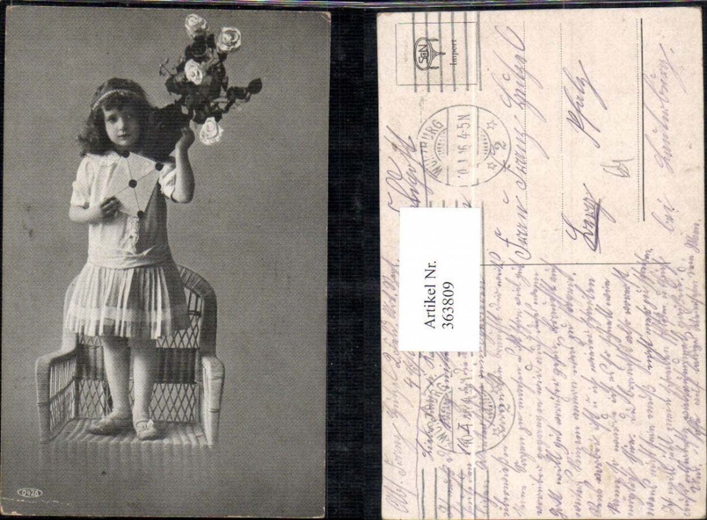 363809,Kind Mädchen Haarschmuck Blumen Rosen Briefkuvert Stuhl