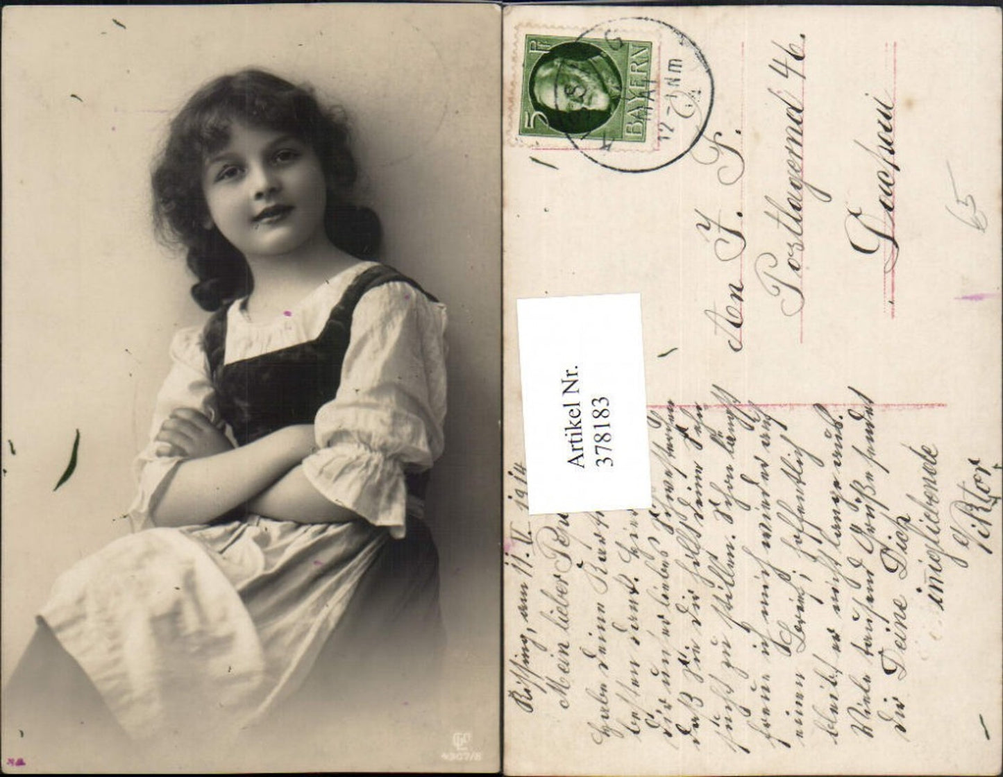 378183,Kind Mädchen in Tracht m. Verschränkten Armen Portrait