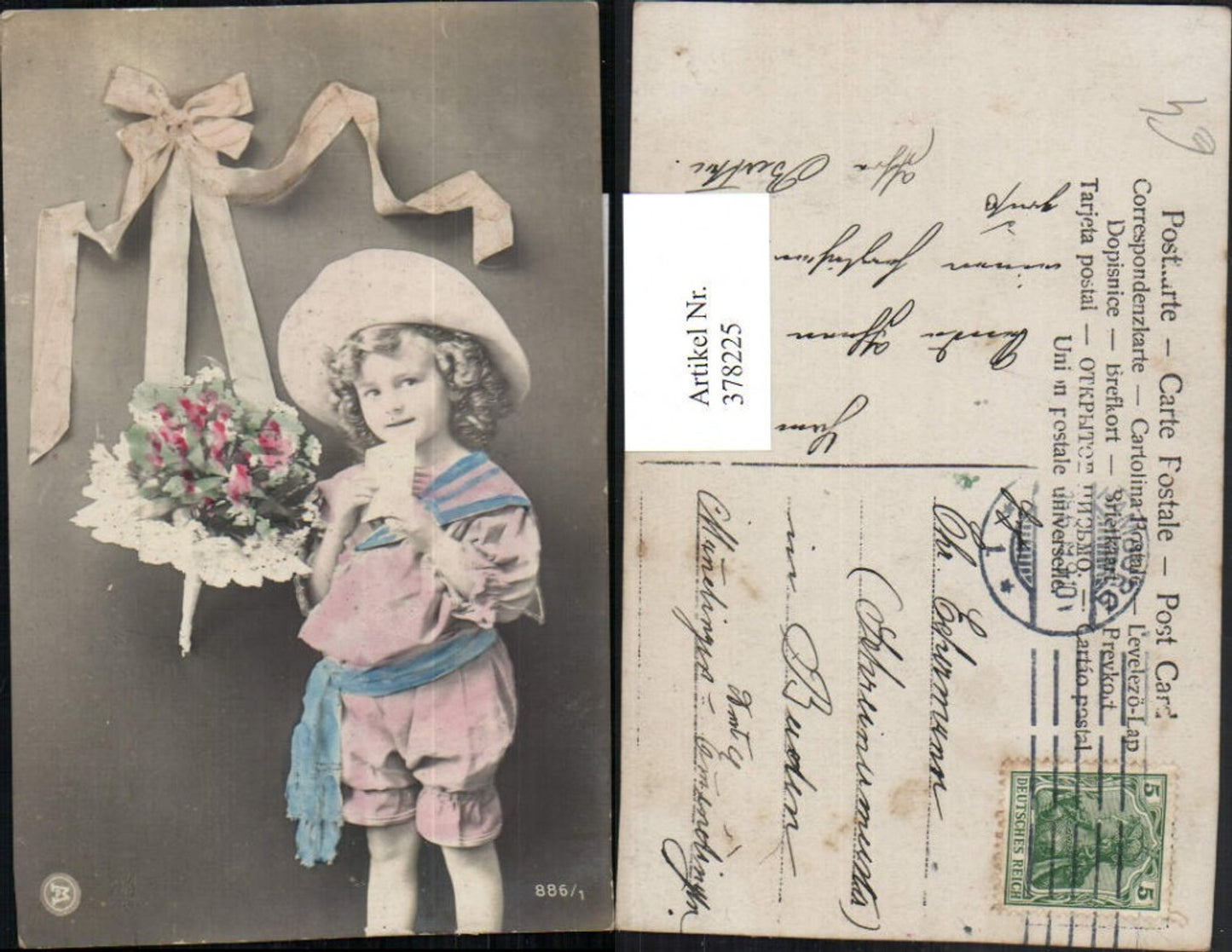 378225,Kind m. Hut Blumenstrauß Blumen Schleife