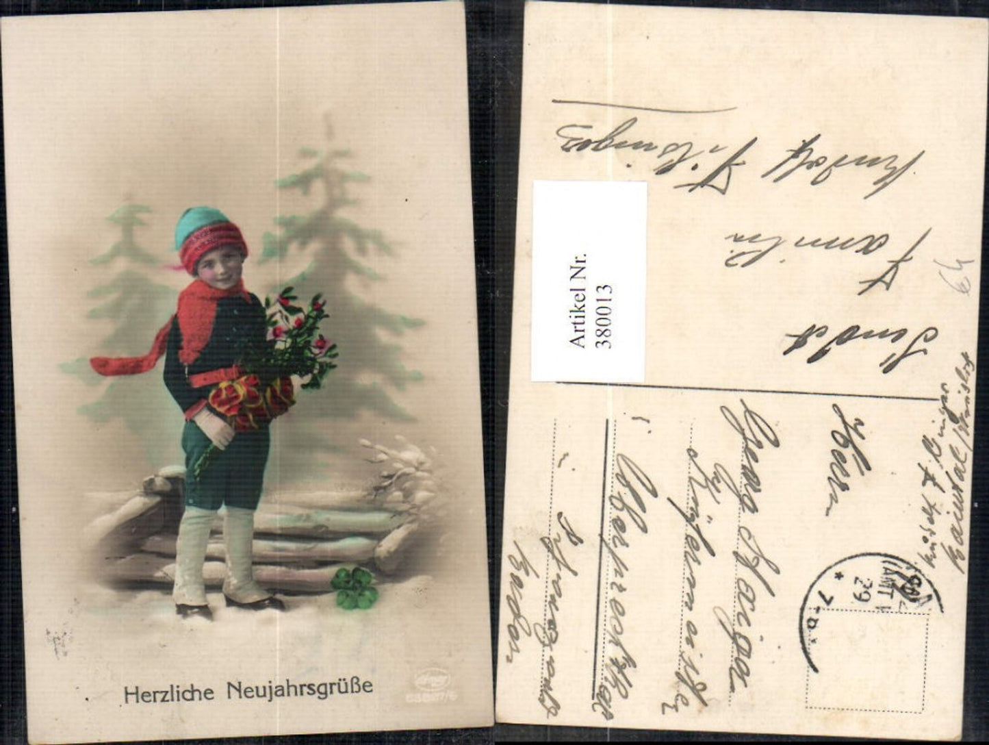 380013,Kind Bub Junge Mütze Haube Mistelzweig Strauß Schnee Neujahr