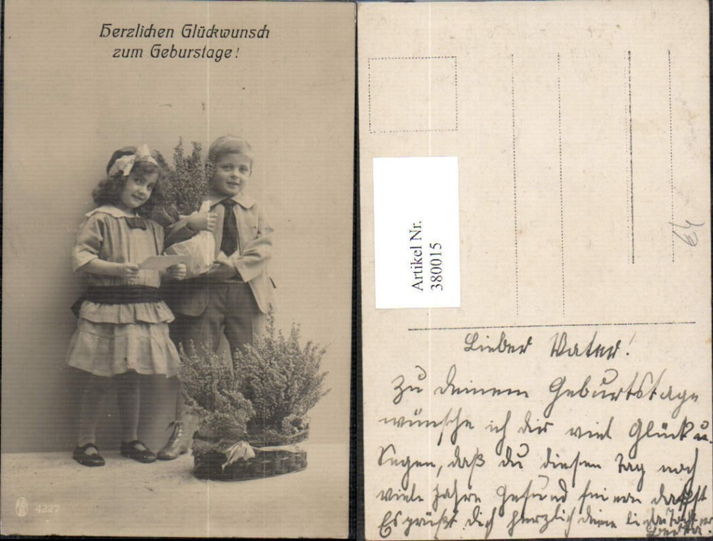 380015,Kinder Mädchen Kleid Haarschleife Bub Junge Anzug Korb m. Blumen Heidekraut