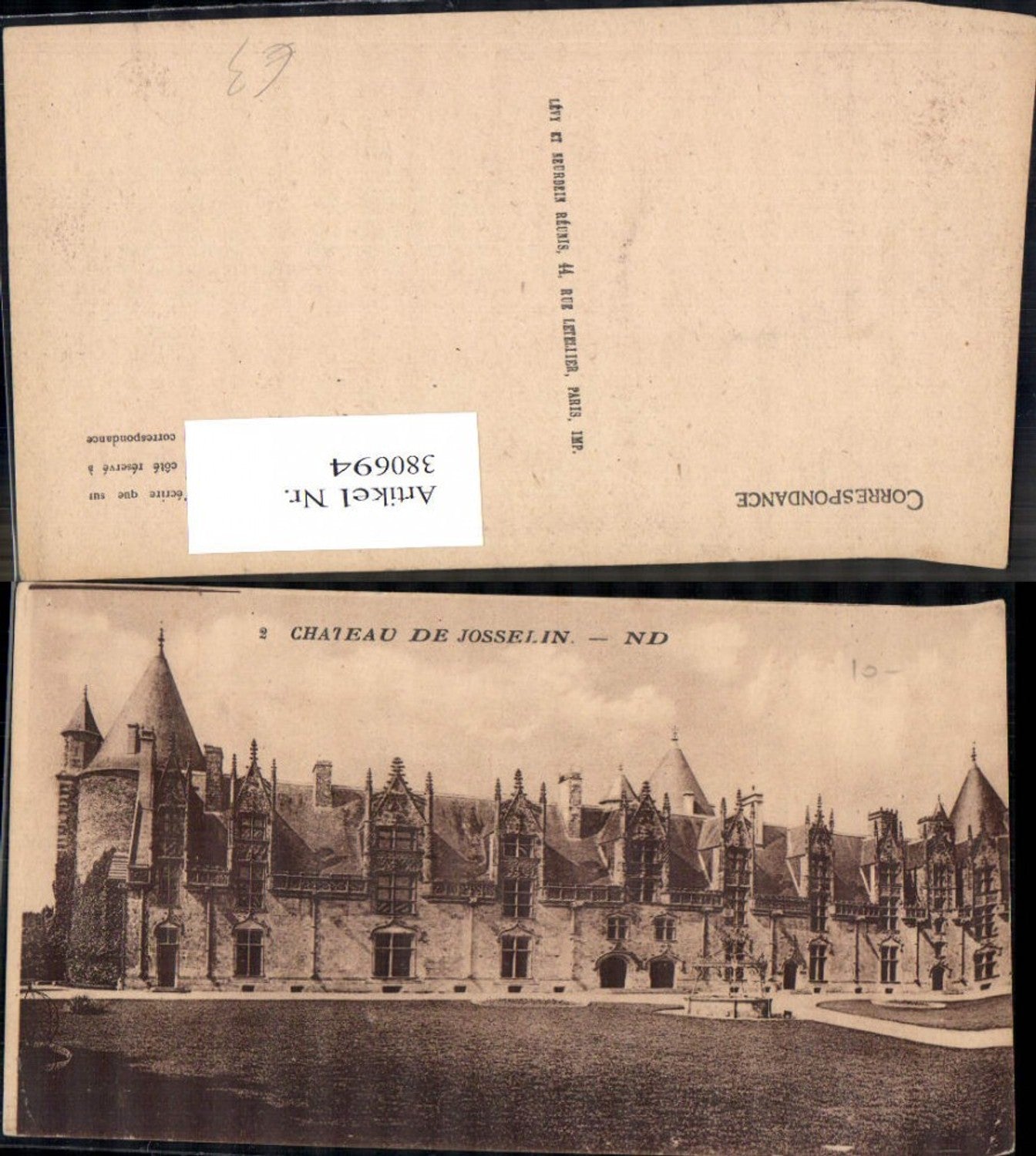 380694,Schloss Burg Chateau de Josselin Brunnen im Vordergrund