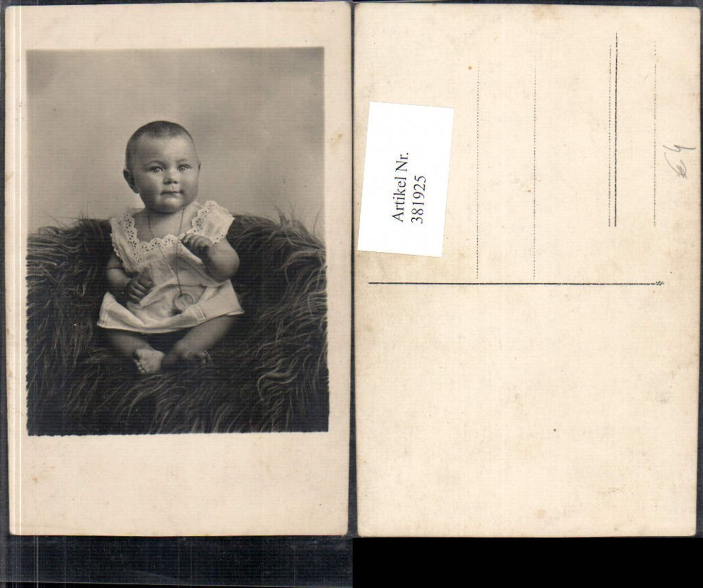 381925,Foto Ak Kind Kleinkind Mädchen m. Schnuller an Halskette Portrait Passepartout