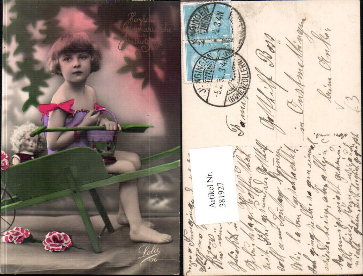 381927,Kind Mädchen m. Scheibtruhe Schubkarre Puppe Spielzeug Schaufel Kübel pub Lola 176