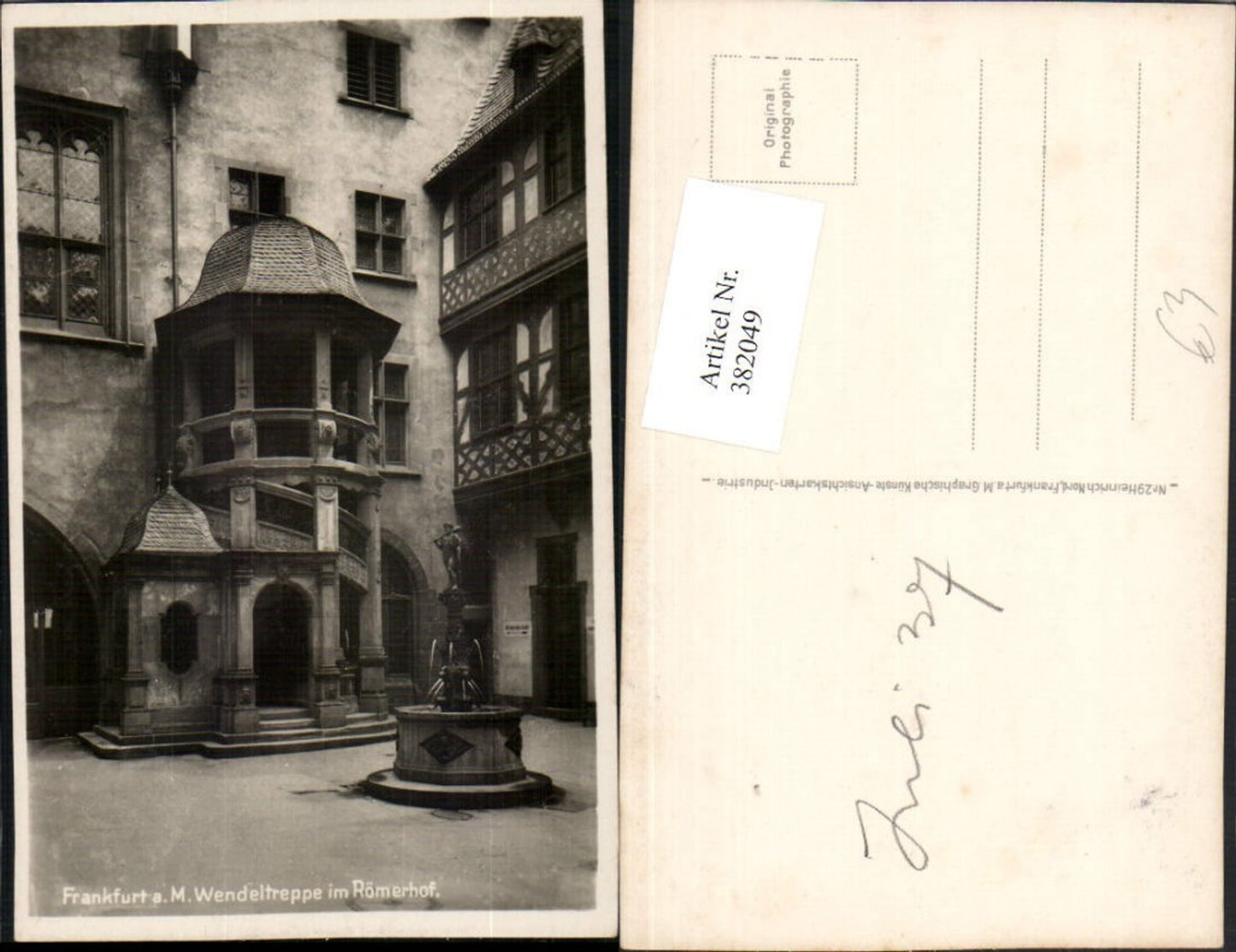 382049,Frankfurt am Main Wendeltreppe im Römerhof Brunnen